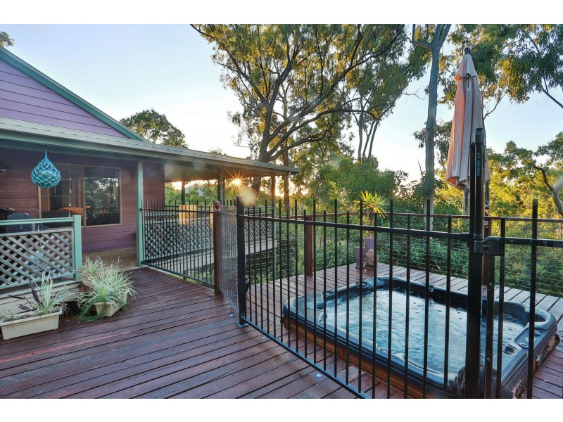 25 Anna Court, Oakenden QLD 4741