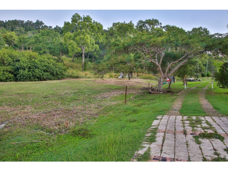 25 Anna Court, Oakenden QLD 4741