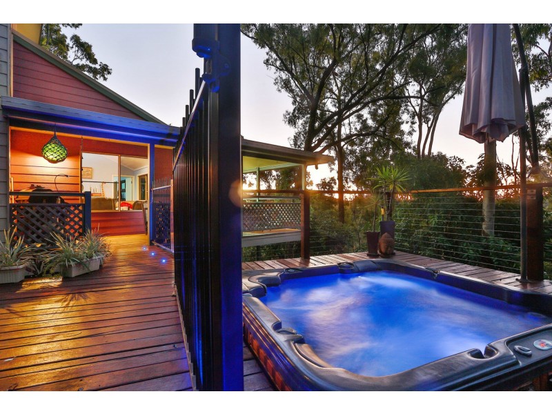 25 Anna Court, Oakenden QLD 4741