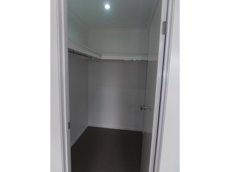 2/57 Superior Boulevard, Andergrove QLD 4740