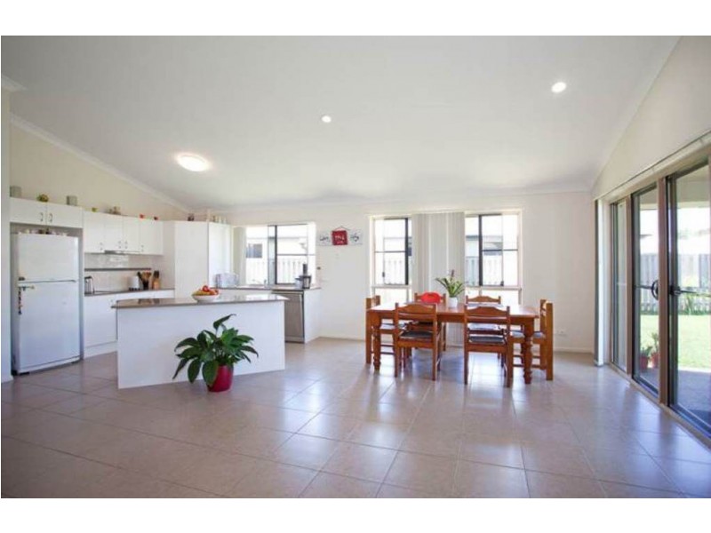 45 Whitehaven Drive, Blacks Beach QLD 4740