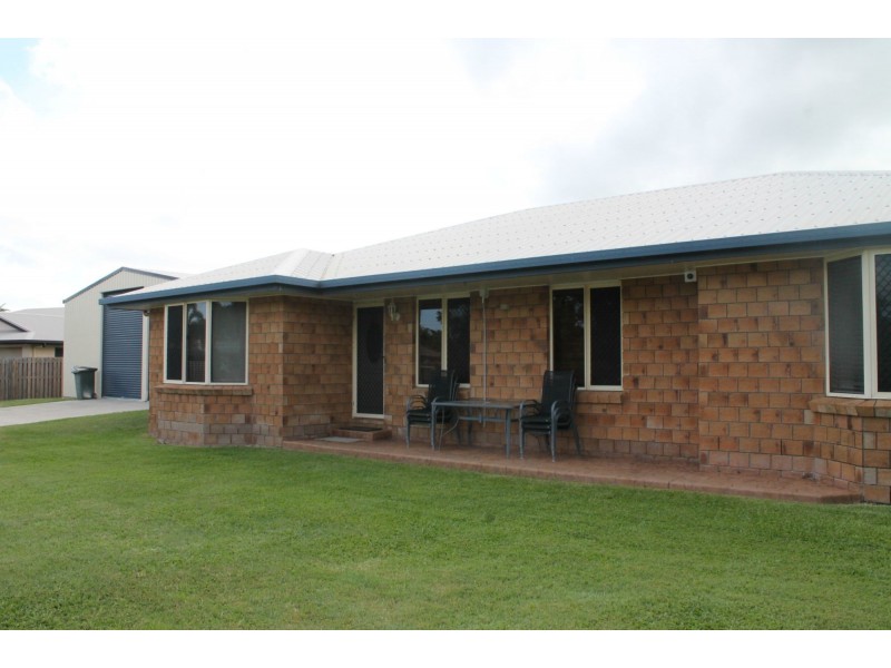 2 Chelsea Court, Glenella QLD 4740