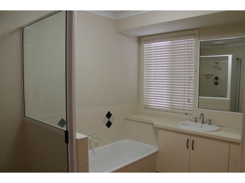 2 Chelsea Court, Glenella QLD 4740