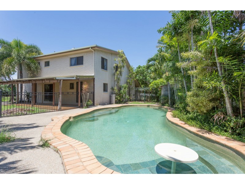 10 Paton Terrace, Slade Point QLD 4740
