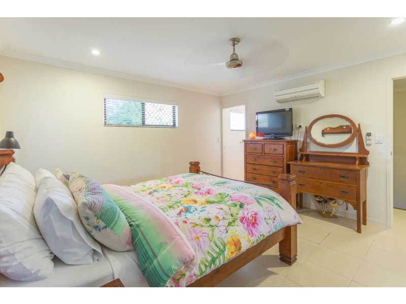 1 & 2, 28 Dustwill Street, Eimeo QLD 4740