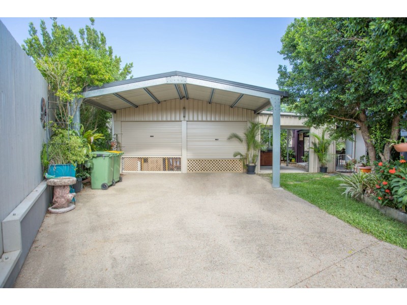 1 & 2, 28 Dustwill Street, Eimeo QLD 4740
