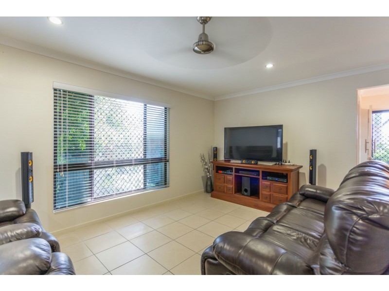 1 & 2, 28 Dustwill Street, Eimeo QLD 4740