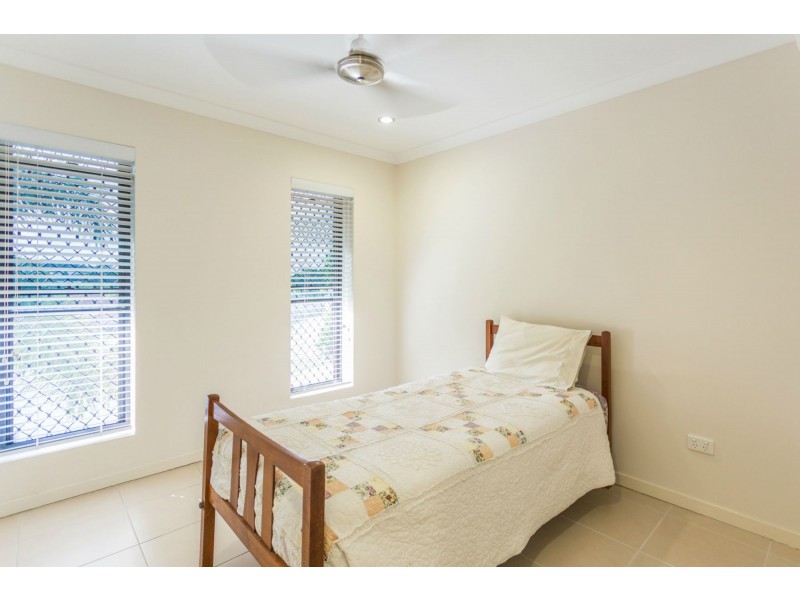 1 & 2, 28 Dustwill Street, Eimeo QLD 4740