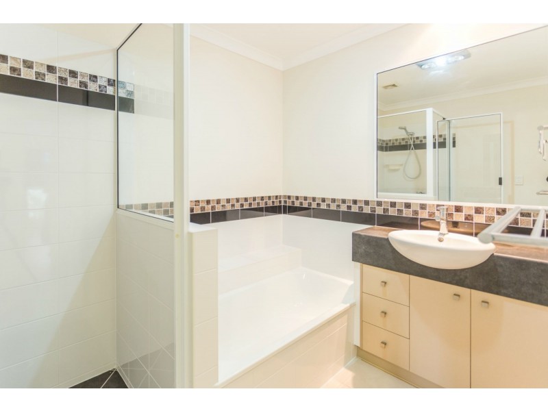 1 & 2, 28 Dustwill Street, Eimeo QLD 4740