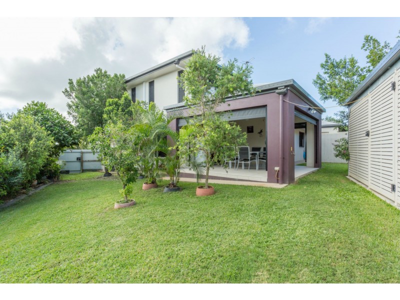 1 & 2, 28 Dustwill Street, Eimeo QLD 4740
