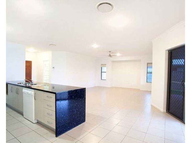17 Miami Terrace, Blacks Beach QLD 4740