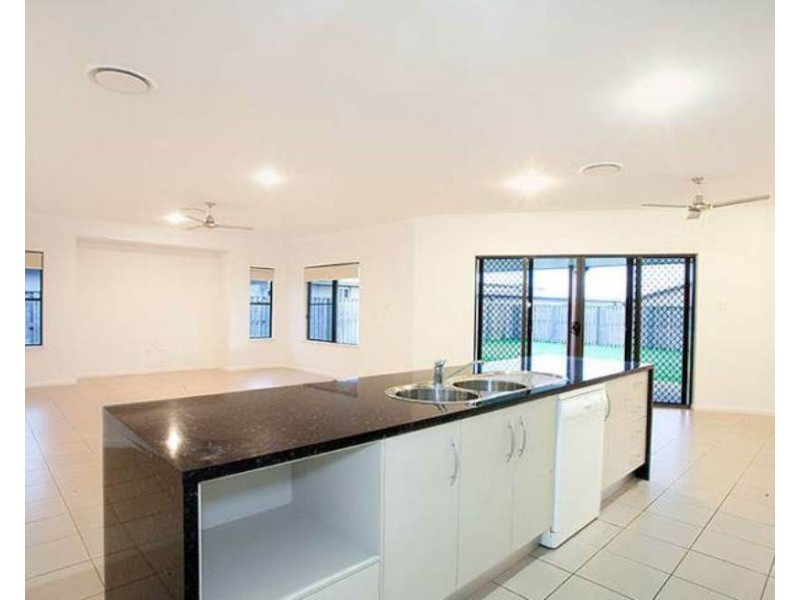 17 Miami Terrace, Blacks Beach QLD 4740