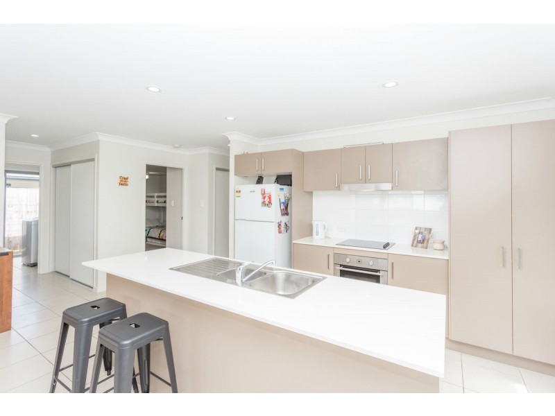 16 Phoenix Crescent, Rural View QLD 4740