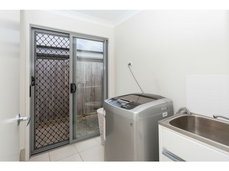 16 Phoenix Crescent, Rural View QLD 4740