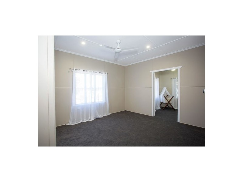 8 Adrian Street, West Mackay QLD 4740