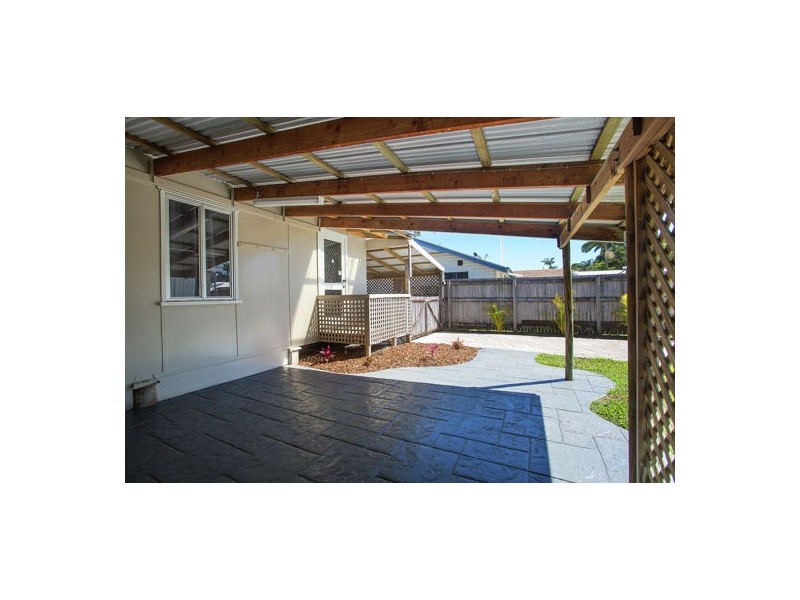 8 Adrian Street, West Mackay QLD 4740