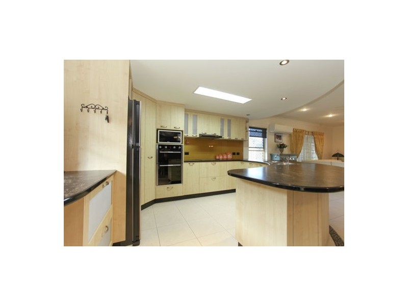 31 Victor Avenue, Glenella QLD 4740