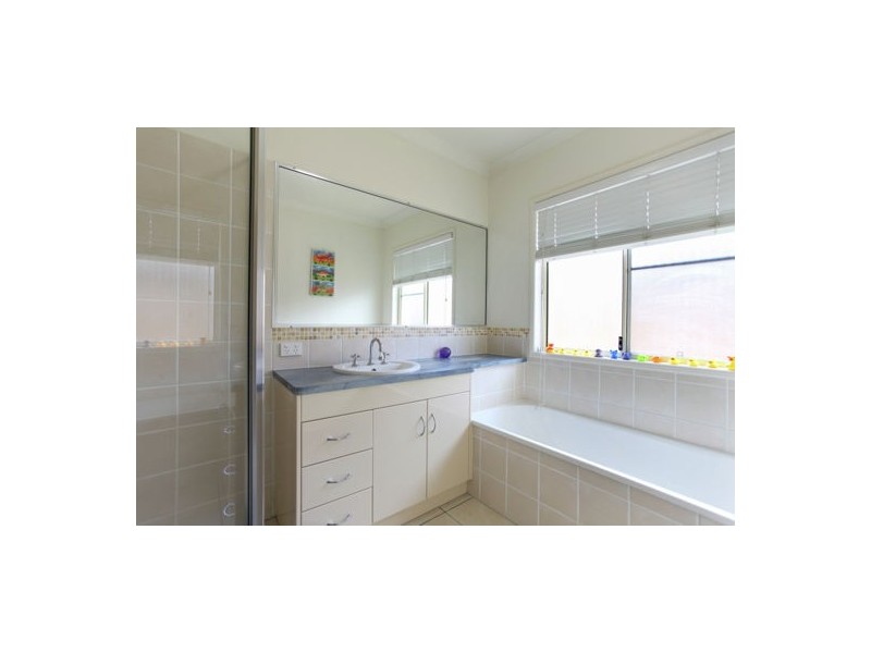 31 Victor Avenue, Glenella QLD 4740