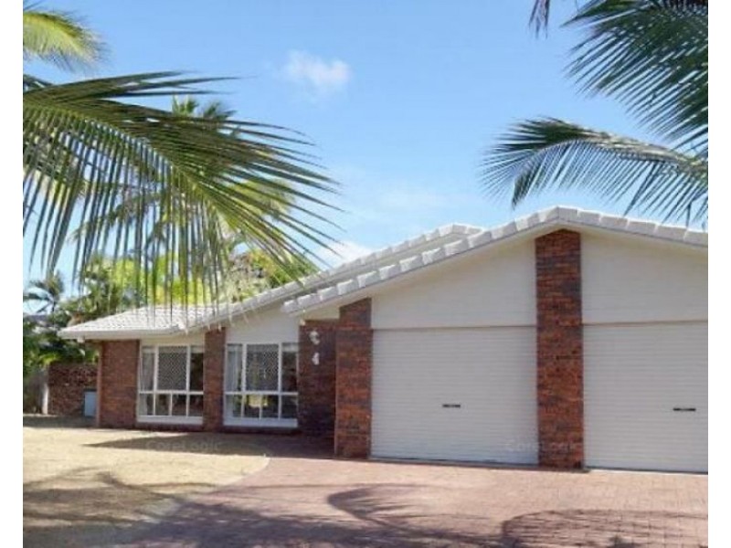 4 Anglers Parade, Blacks Beach QLD 4740