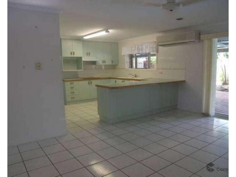 4 Anglers Parade, Blacks Beach QLD 4740