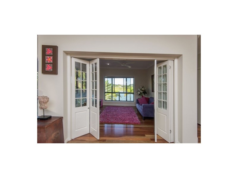 39 Beach Road, Dolphin Heads QLD 4740