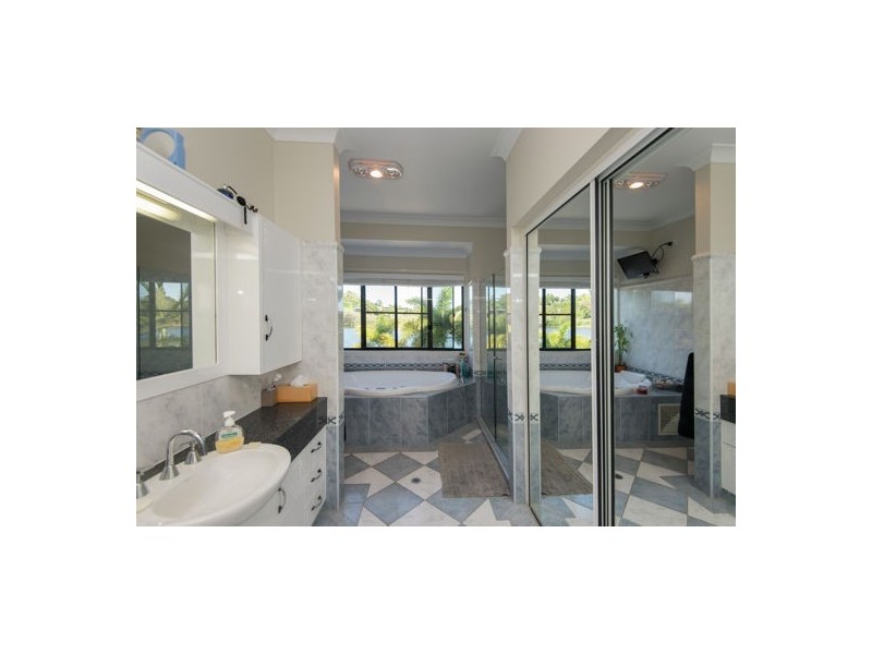 39 Beach Road, Dolphin Heads QLD 4740
