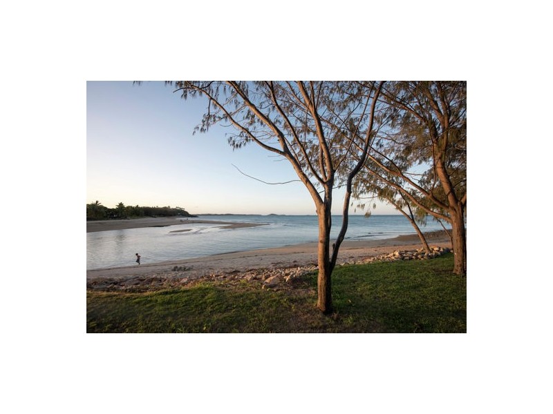 39 Beach Road, Dolphin Heads QLD 4740