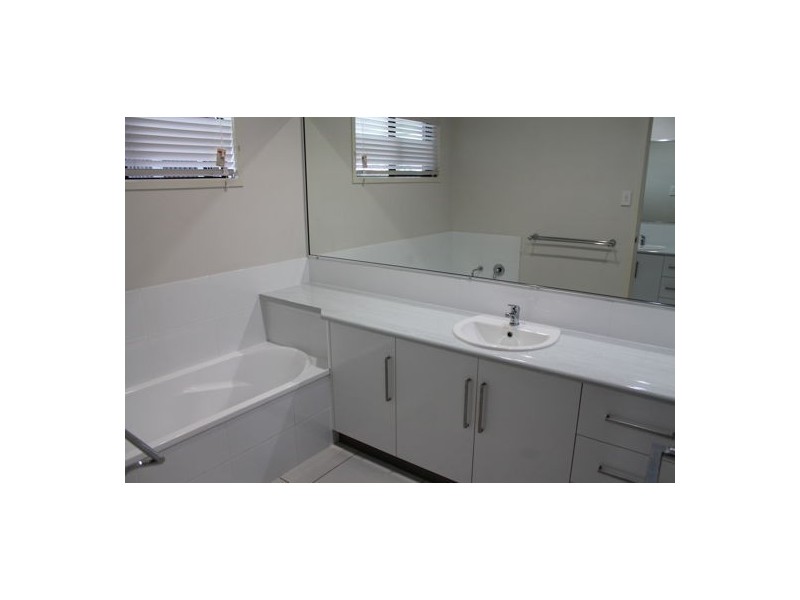 1 Drury Street, Bakers Creek QLD 4740