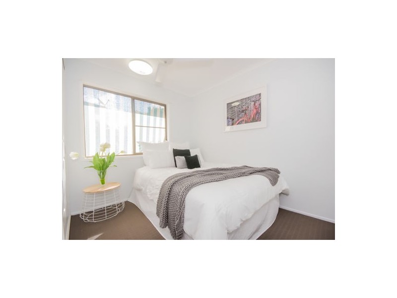 1 & 2/25 The Barons Drive, Andergrove QLD 4740