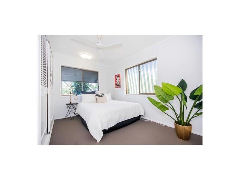 1 & 2/25 The Barons Drive, Andergrove QLD 4740