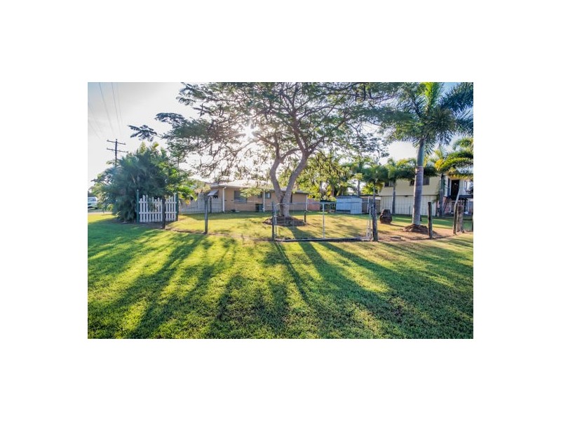 1 & 2/25 The Barons Drive, Andergrove QLD 4740