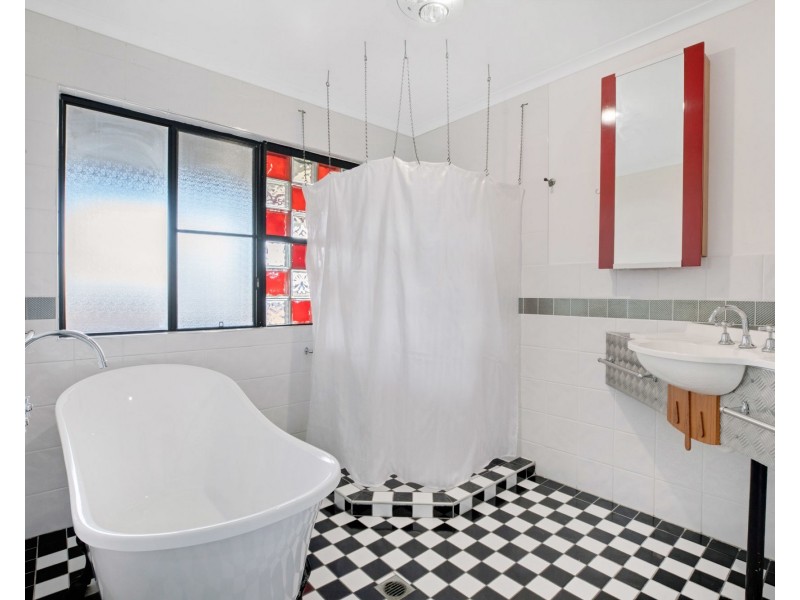 7 Vailala Rise, Rural View QLD 4740