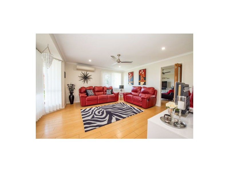 27 Frank Cowley Drive, Glenella QLD 4740