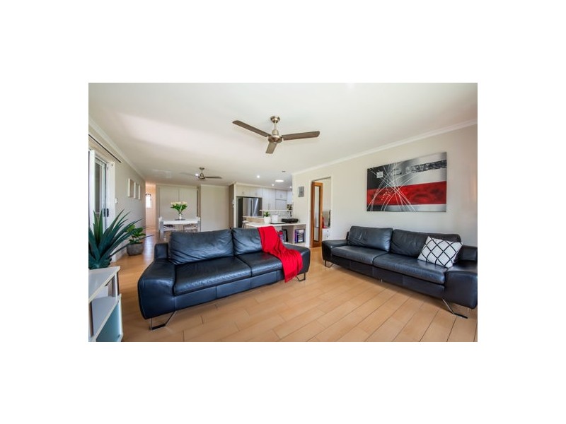 27 Frank Cowley Drive, Glenella QLD 4740