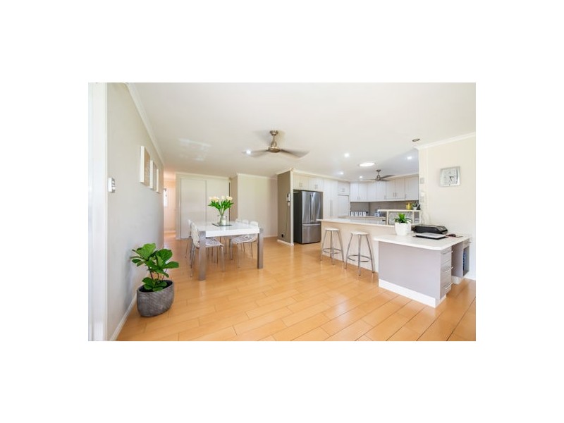 27 Frank Cowley Drive, Glenella QLD 4740