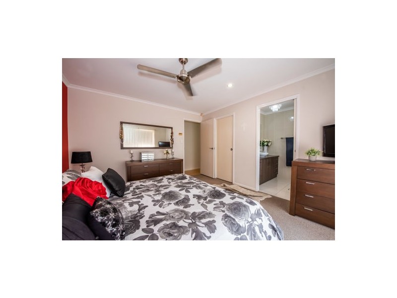 27 Frank Cowley Drive, Glenella QLD 4740