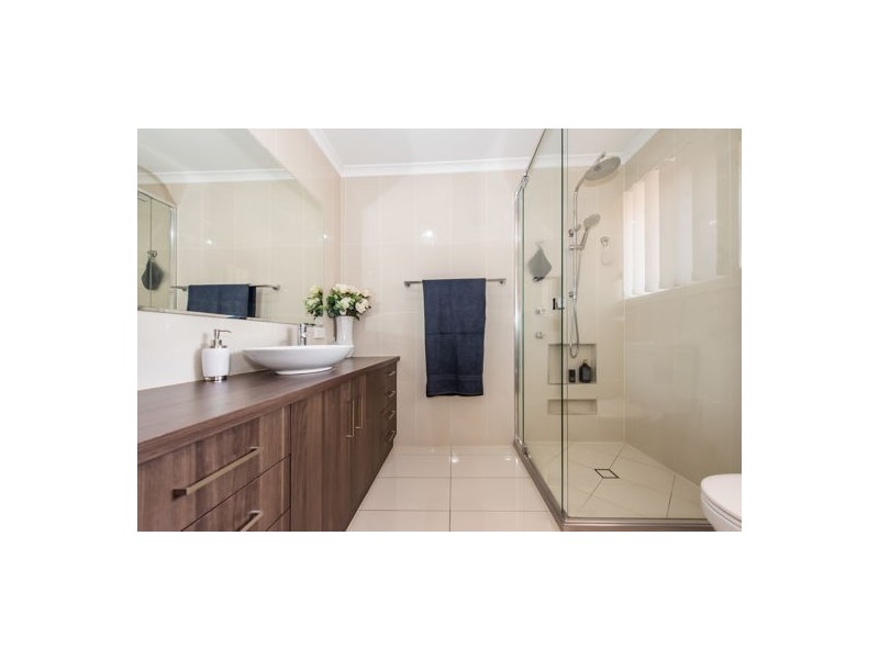 27 Frank Cowley Drive, Glenella QLD 4740