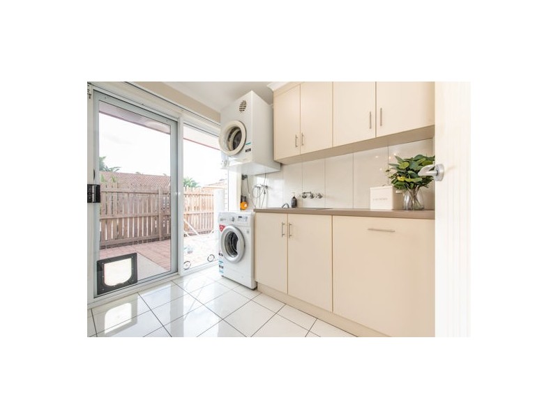 27 Frank Cowley Drive, Glenella QLD 4740