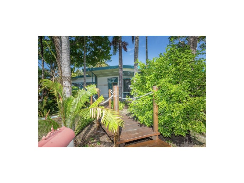 9 Emu Street, Slade Point QLD 4740