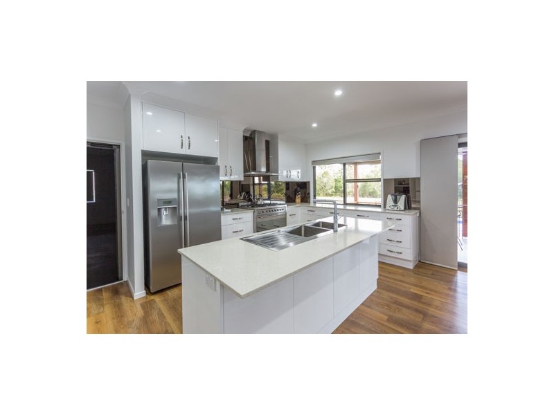 24 Anna Court, Oakenden QLD 4741