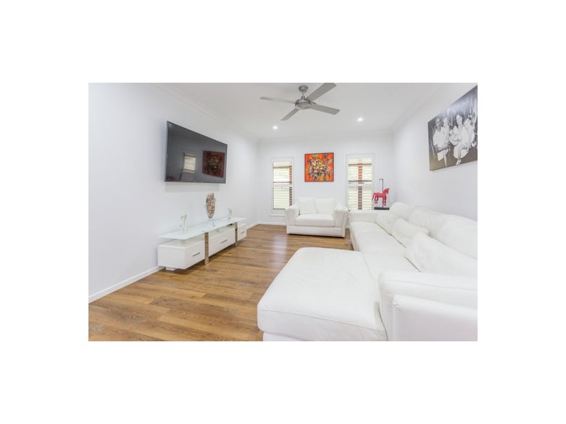24 Anna Court, Oakenden QLD 4741