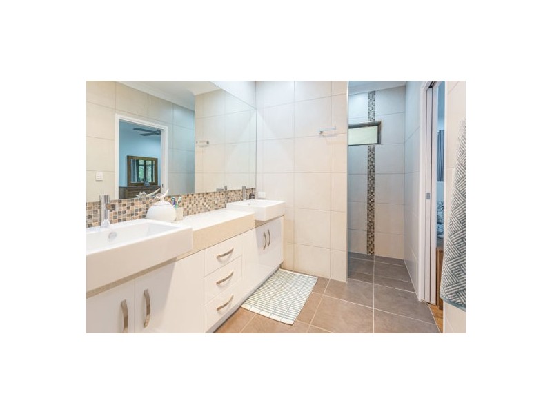24 Anna Court, Oakenden QLD 4741