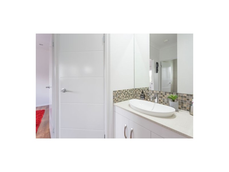 24 Anna Court, Oakenden QLD 4741