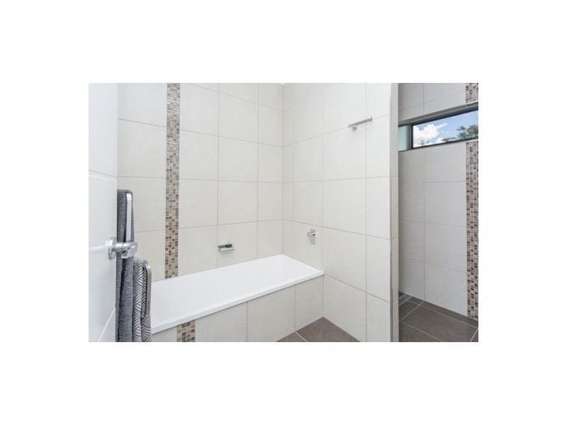 24 Anna Court, Oakenden QLD 4741