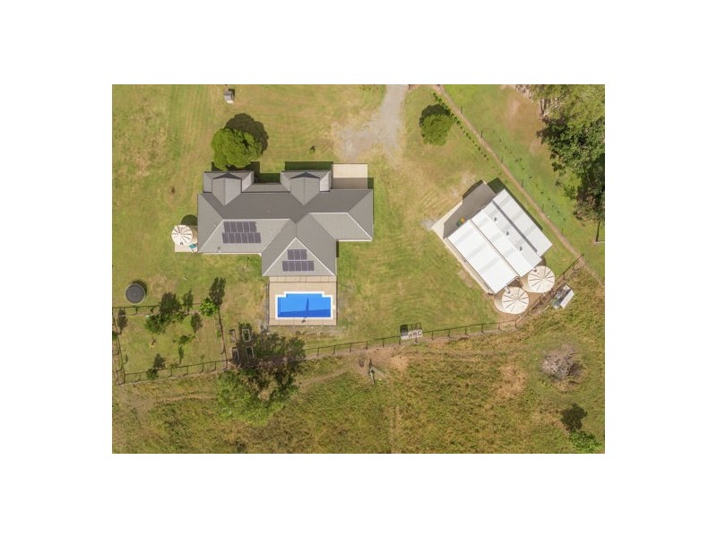 24 Anna Court, Oakenden QLD 4741
