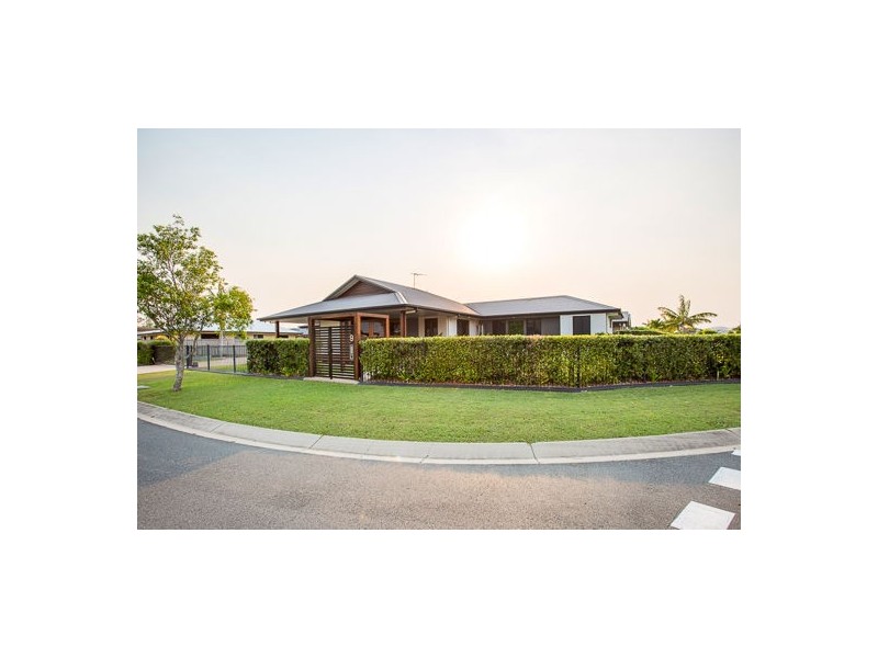 9 Dominique Drive, Glenella QLD 4740