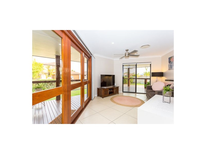 9 Dominique Drive, Glenella QLD 4740