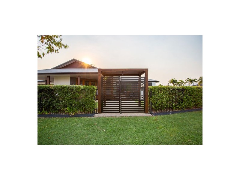 9 Dominique Drive, Glenella QLD 4740