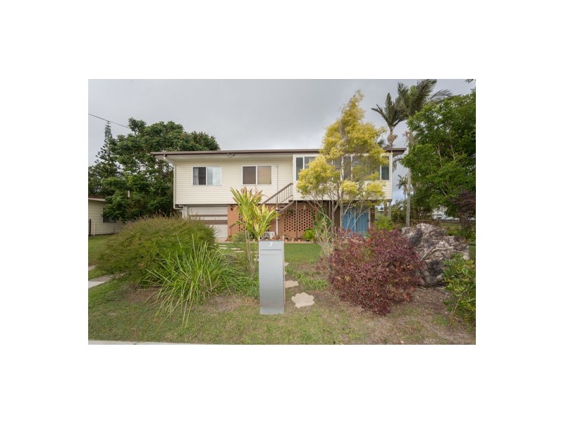 7 Holts Road, Beaconsfield QLD 4740
