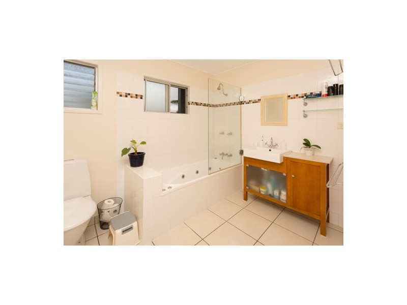 7 Holts Road, Beaconsfield QLD 4740